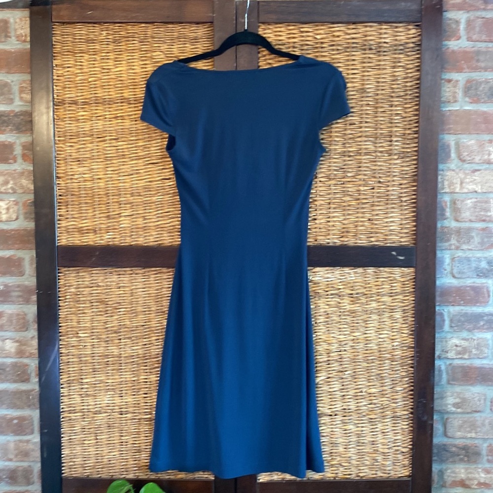 BCBG MAXAZRIA Midnight blue Size XS cap sleeve free flowing dress - Picture 6 of 7